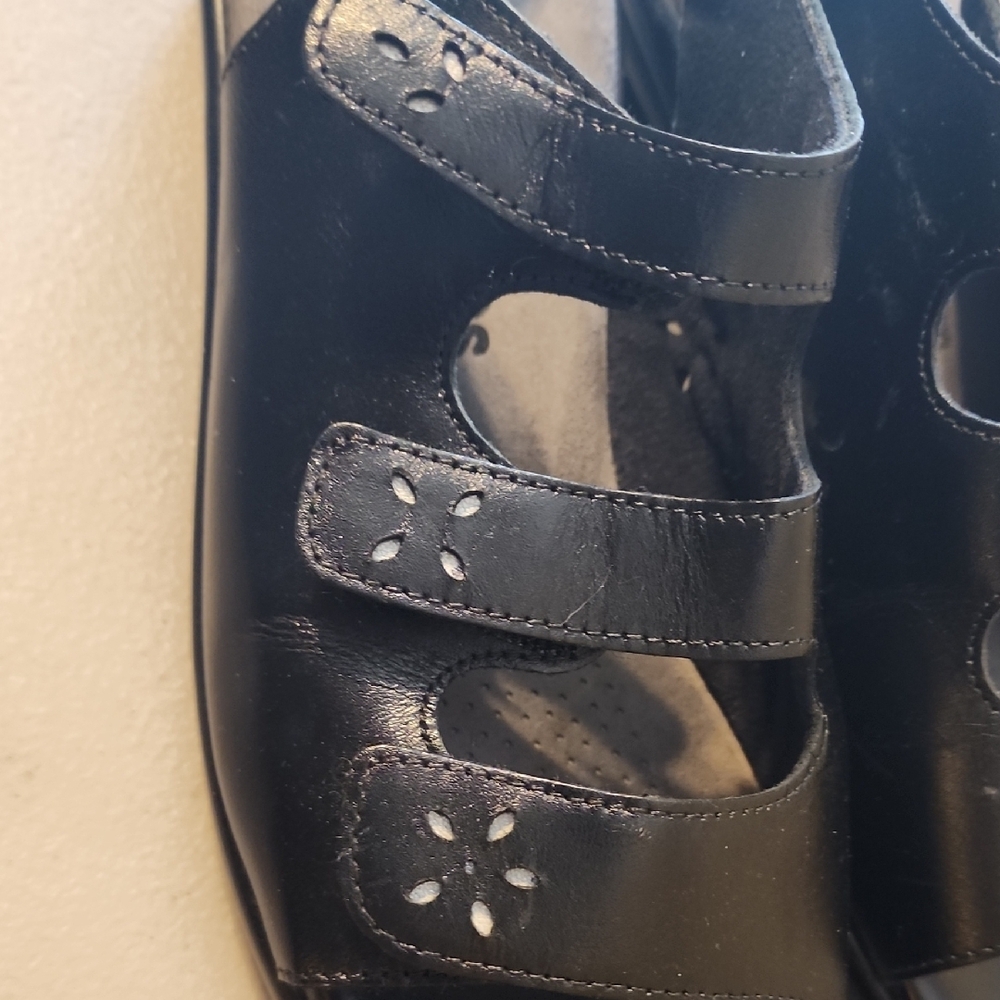 SAS Women's Black Sandals - Picture 4 of 11